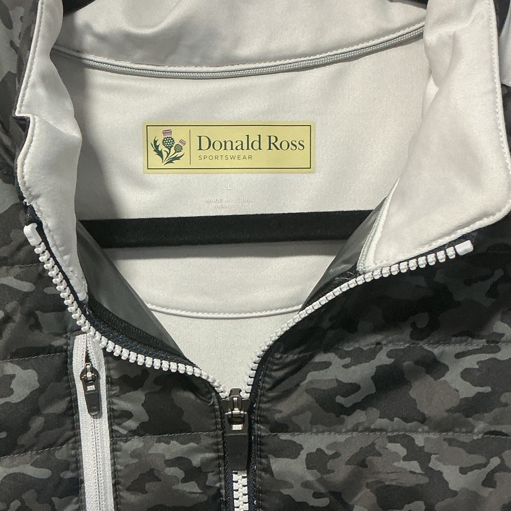 Camouflage Patterned Jacket With White Sleeves - image 3